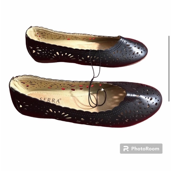 Black Flats Faux Leather Eyelet Round Toe and Smooth Pointed Toe Women’s 9 - Picture 3 of 5